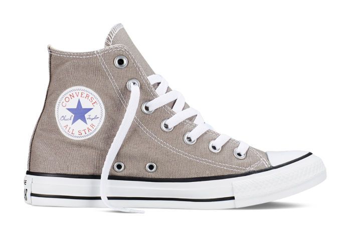 Кеды Converse (конверс) Chuck Taylor All Star 149509 Светло-Серые Стильные кеды Converse (конверс) Chuck Taylor All Star 149509 Светло-Серые выполнены из практичного текстиля канвас. Верх модели декорирован швами аккуратной строчки и логотипом бренда Converse, который подчеркивает оригинальность модели. Высокая, функциональная шнуровка максимально комфортно зафиксирует кеды на ноге для более удобной носки. Гибкая, практичная подошва с небольшим рифлением убережот от скольжения и придаст уверенность при ходьбе. Кеды от Converse отлично подойдут для активного образа жизни и повседневной носки.