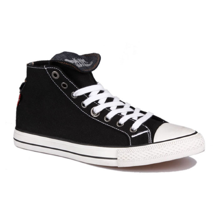 Женские кеды Levis MENLO PARK HIGH FOLD 223266/733-59 черные &nbsp;Крутая модель жнских кед&nbsp;Levis MENLO PARK HIGH FOLD 223266/733-59 выглядит дерзко,стильно и оригинально. Черный цвет модели прекрасно подчеркивают контрастная шнуровка и резиновая подошва. Прорезиненный мысок позаботится о комфорте Ваших ножек в дождь, а натуральный материал канвас, который хорошо пропускат воздух &nbsp;- в летний зной. Высокая шнуровка надежно зафиксирует Вашу стопу предотвращая появление дискомфорта. Отличительная черта модели - длинный язычок. Смотрится свежо и очень оригинально.