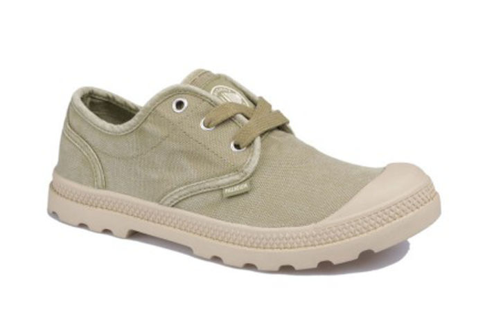 Женские ботинки Palladium Pampa Oxford LP 93315-381 зеленые &nbsp;Стильная женская модель&nbsp;Palladium Pampa Oxford LP приятного зеленого цвета, просто настоящая находка для весны-лета. Модель очень оригинальная, позволит Вам передвигаться не ощущая никакого дискомфорта. Ботиночки хорошо сидят на ноге, а прочная качественная шнуровка надежно зафиксирует ножку для большего комфорта. Подошва выполнена из литой резины с высоким протектором, дополнена прорезиненным мыском для повышения износостойкости. Материал модели - канвас, приятный на ощупь, с воздухопроницаемостью и устойчивый к загрязнениям.