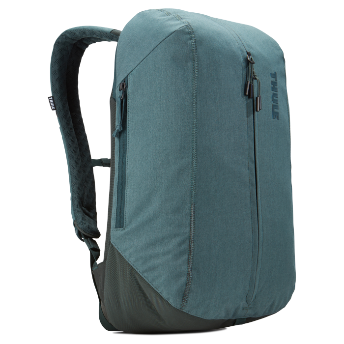 Рюкзак для ноутбука Thule Vea Backpack 17L зеленый Стильный рюкзак предназначен для перемещения между офисом и тренажерным залом, позволяя хранить вещи для занятий спортом и работы отдельно друг от друга.
Специальные накладные карманы с мягкой подкладкой для защиты MacBook® с диагональю экрана 15&nbsp;дюймов и планшета с диагональю экрана 10&nbsp;дюймов
Храните все необходимые для работы вещи в специальном отделении, предназначенном для ноутбуков, планшетов, файлов, ручек, паспортов, USB-накопителей, небольших шнуров и аксессуаров
Во внешнем потайном кармане удобно хранить телефон или легкий перекус
Просторное главное отделение имеет удобную застежку на молнии по типу спортивной сумки, благодаря чему вы можете легко класть туда все необходимое и так же легко его доставать
В растягивающемся внутреннем кармане можно хранить обувь или грязную одежду
Внутренние сетчатые карманы предназначены для хранения вещей, необходимых при походе в спортзал: от замка, ключей и карты доступа до расчески и туалетных принадлежностей
Светоотражающие элементы на передней части сумки и наплечных ремнях обеспечат безопасность на дороге
Наплечные ремни рюкзака фиксируются с помощью регулируемого нагрудного ремня
Наплечные ремни с мягкой подкладкой и задняя панель с вентиляционным каналом обеспечивают комфорт при ношении рюкзак
Быстрый и удобный доступ к содержимому благодаря надежным молниям YKK с язычками с надписью Thule и фурнитурой Duraflex
