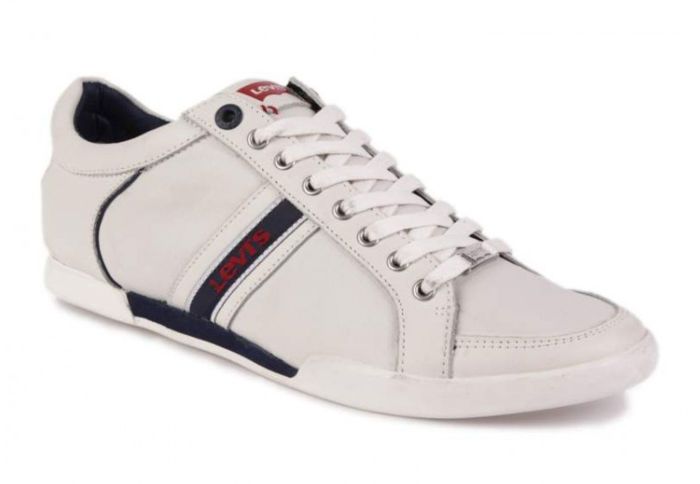 Кожаные мужские кроссовки LEVI&#039;S TURLOCK 221750/762-51 белые Мужские кроссовки LEVI'S TURLOCK 221750/762-51 белые выполнены из кожи. Внутренняя часть кроссовок оснащена вставкой из кожи и мягкой стельки, которые придадут ощущение комфорта при носке. Округлый мыс обеспечит свободу и комфорт при ходьбе. Модель декорирована логотипом знаменитого бренда LEVI'S нанесенным с помощью принта. В виде замка используется функциональная шнуровка, которая поможет удобно зафиксировать кроссовки на ноге для более удобной носки. Плотный задник дополнен мягким манжетом, который придаст уверенность и комфорт при ходьбе.