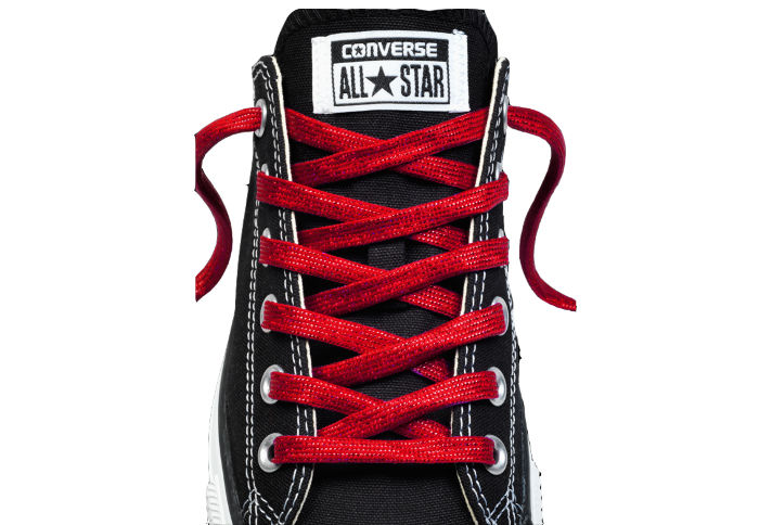 Шнурки converse (конверс) Low-Top Replacement блестящие красные 137 см (на 14-16 отверстий) &nbsp;Вы даже не представляете как новые шнурки могут преобразить Ваши кеды! Яркие, привлекающие внимание шнурки, правильно подобранные к кедам Converse, отлично подойдут для создания яркого образа. Шнурки изготовлены из синтетического материала и люриксной нити. Длина фирменных шнурков converse (конверс) Low-Top Replacement 137 см, ширина 9 мм.&nbsp;