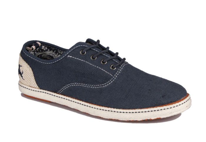 Мужские кеды Wrangler Sorrento Board WM151040-100 тёмно-синие &nbsp;Легкие и очень удобные кеды&nbsp;Wrangler Sorrento Board темно-синего цвета отлично подойдут мужчинам на весенне-летний период. Кеды выглядят стильно и невероятно практичные. Материал канвас, из которого кеды изготовлены, плотный, прочный с воздушной проницаемостью и водоотталкивающий. Так что в этих кедах, ни зной ни ветер со слякотью, Вам не страшны. Стоит отметить задник контрастного цвета, украшенный нашивкой с логотипом компании, а также оригинальную прошивку на подошве. Это добавляет дополнительный интерес и отличает кеды от других моделей.