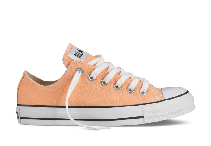 Кеды Converse (конверс) Chuck Taylor All Star 136819 персиковый Мягкие кеды Converse (конверс) Chuck Taylor All Star 136819 персикового цвета из практичной ткани это очень комфортная обувь для теплой летней погоды. Наши кеды от Converse (конверс) отлично сочетаются с джинсами, брюками, леггинсами и юбками, поэтому вы сможете надевать их каждый день. Наши кеды наверняка станут вашей любимой повседневной обувью. Благодаря практичной подошве выполненной с дополнительными бортами от промокания Вы сможете носить кеды даже в дождливую погоду.