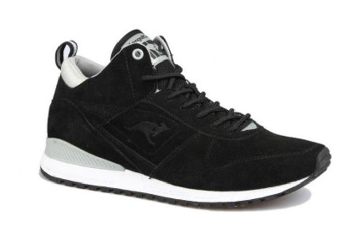 Мужские кроссовки KangaRoos Frenzy Roos 001 47154-521 черные Данная модель стильных мужских кроссовок выполнена из натуральной замши черного цвета с серой отделкой. Модель очень практичная, а амортизирующая подошва обеспечит комфорт как во время ходьбы, так и во время занятий спортом. Кроме того, классическая шнуровка надежно зафиксирует ногу, а внутренняя подкладка обладает терморегулирующими свойствами. Как видим, у этих кроссовок одни преимущества. Модель подойдет истинным ценителям комфорта и качества.&nbsp;&nbsp;